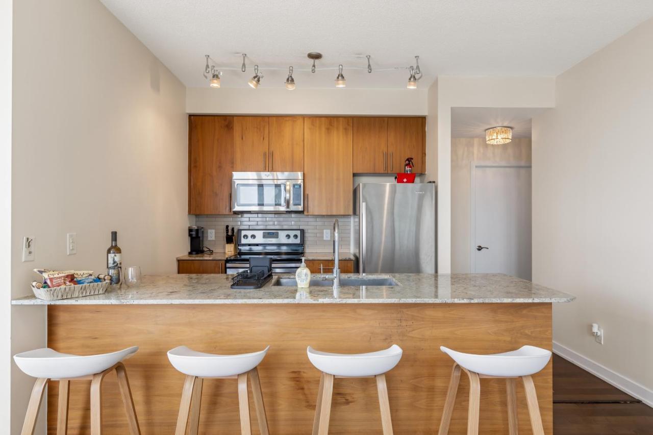 Ultra Luxurious 2.5 Bedroom 2 Full Bathroom 1 Parking Condo Near Sq1 Striking Views Миссиссага Экстерьер фото