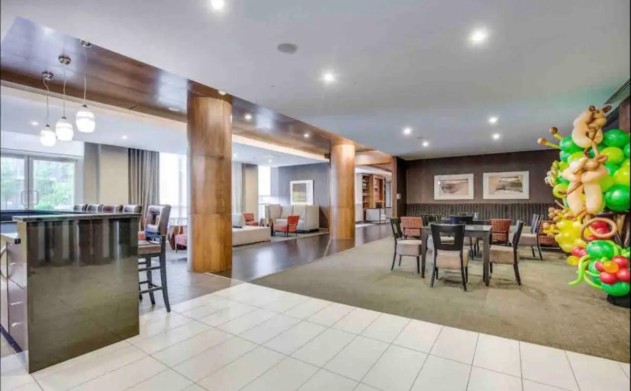 Ultra Luxurious 2.5 Bedroom 2 Full Bathroom 1 Parking Condo Near Sq1 Striking Views Миссиссага Экстерьер фото