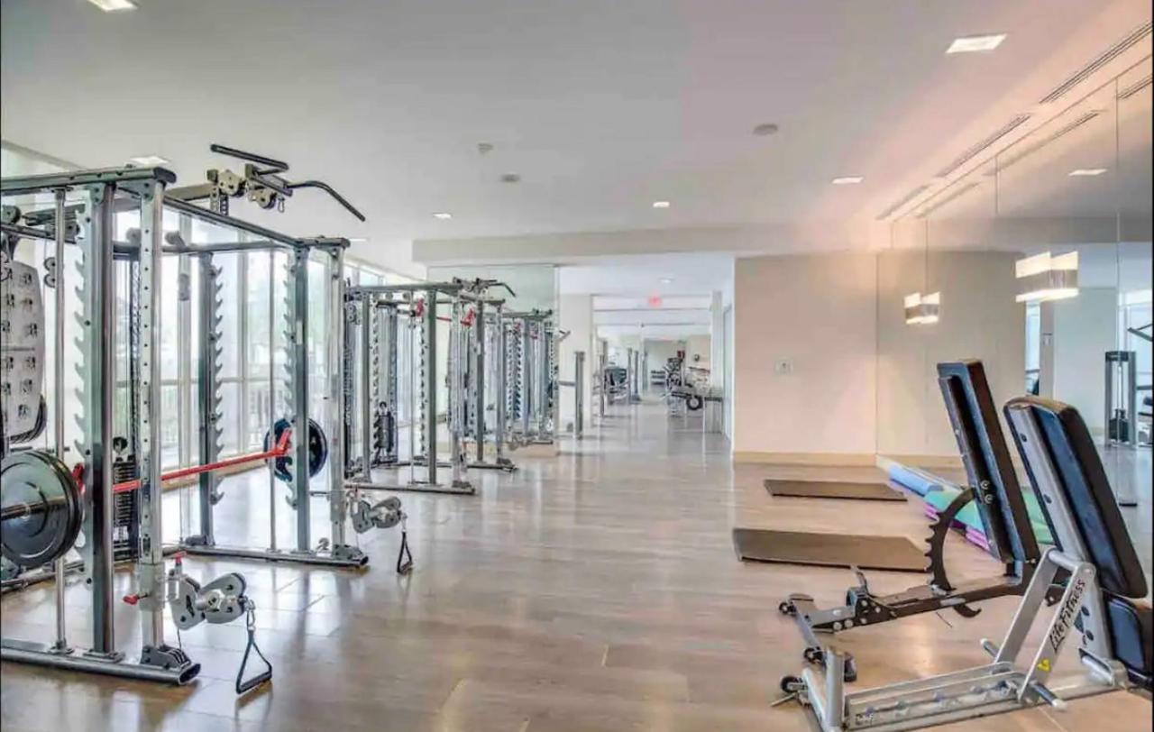 Ultra Luxurious 2.5 Bedroom 2 Full Bathroom 1 Parking Condo Near Sq1 Striking Views Миссиссага Экстерьер фото